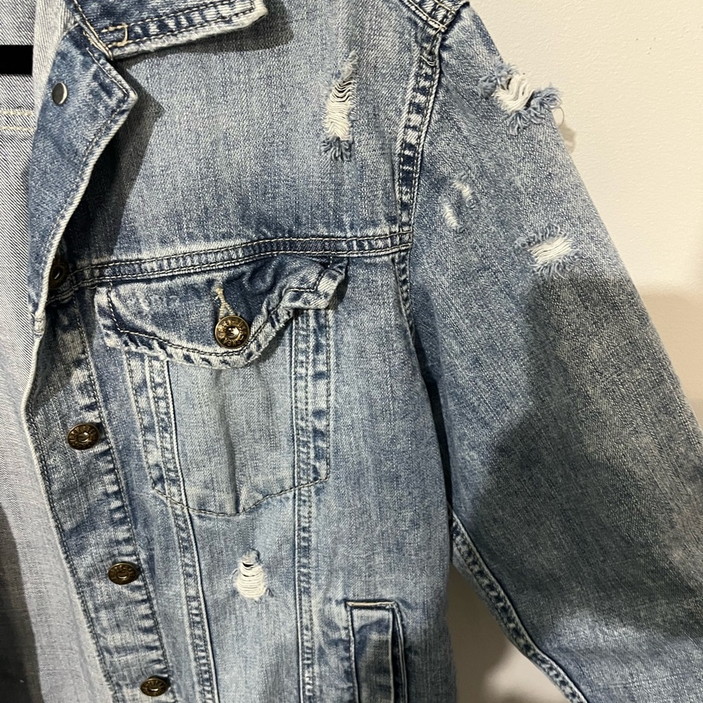 SOLD! Taking to consignment 7/31 Vici Layne distressed denim Jean jacket - Picture 8 of 16